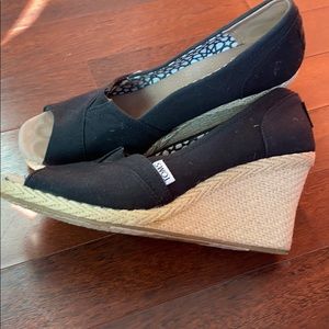 TOMS Nearly New Open Toe Espadrilles